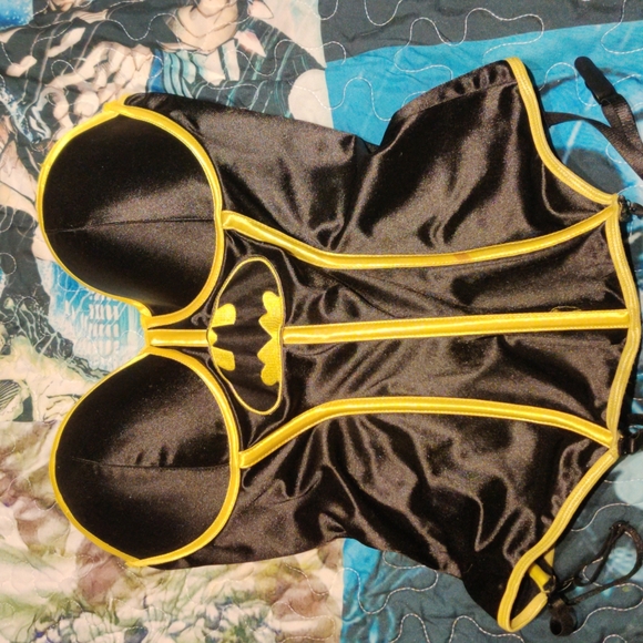 Batman Corset - Picture 5 of 5
